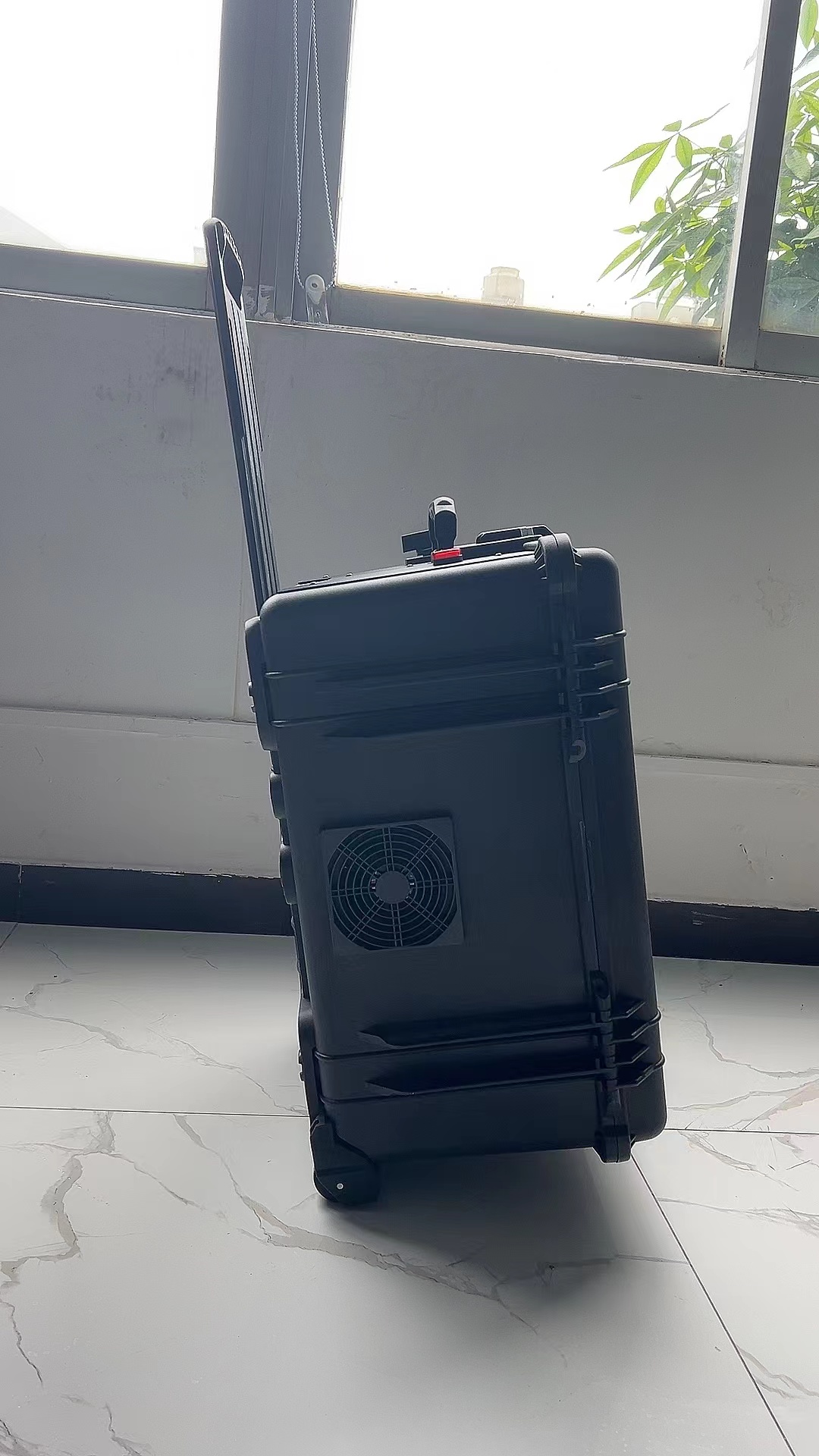 宛城手拉箱型移动通信干扰器